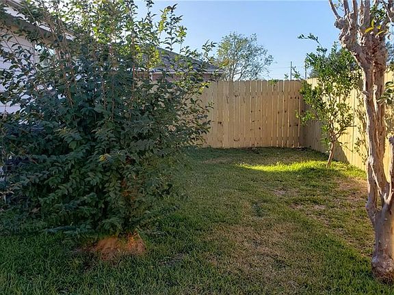 2nd image of 1822 N Tallowood Dr