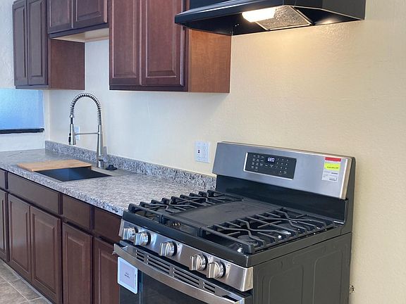 New kitchen cabinet and appliances