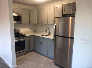 2 Davit Ct, Bronx, NY 10473
