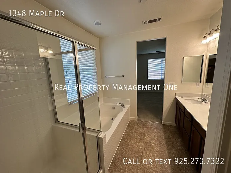 1348 Maple Dr — Photo 9