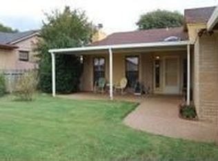 9701 Crest Dr, Midwest City, OK 73130