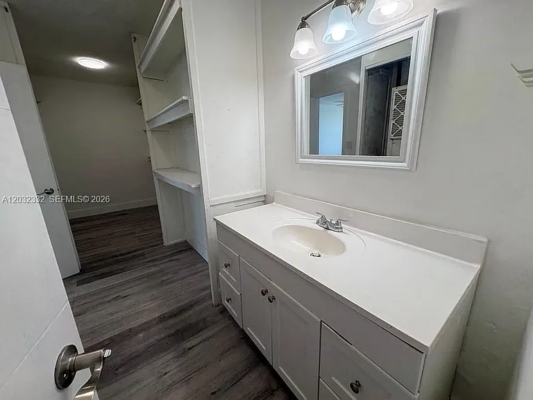 7545 E Treasure Dr #9H — Photo 48