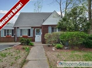 189 Huguenot Dr, New Milford, NJ 07646