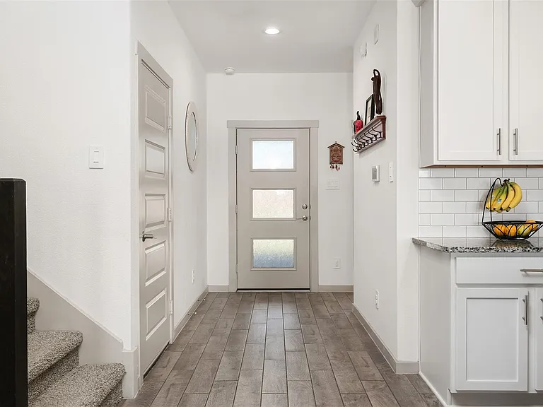 2421 Mar Vista Ln — Photo 6