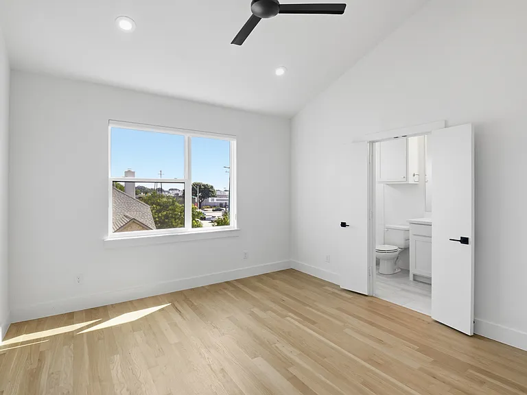 6345 Richmond Ave #2 — Photo 2