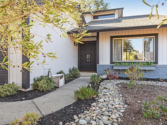 3rd image of 3449 Crestview Way