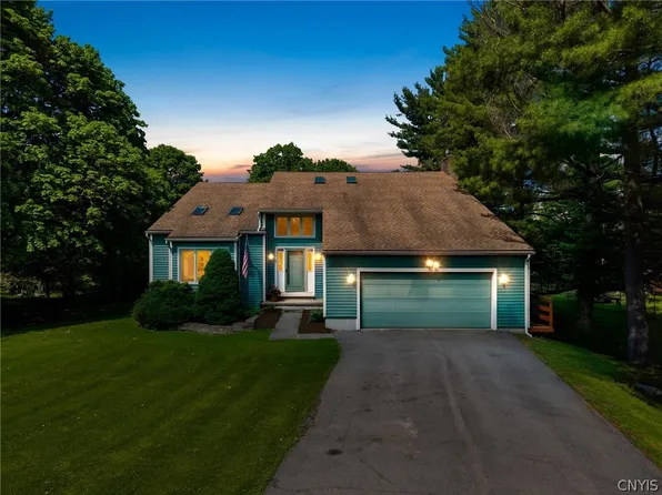 4243 Young Rd, Syracuse, NY 13215