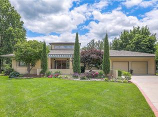 416 SW Tucker Rdg, Lees Summit, MO 64081