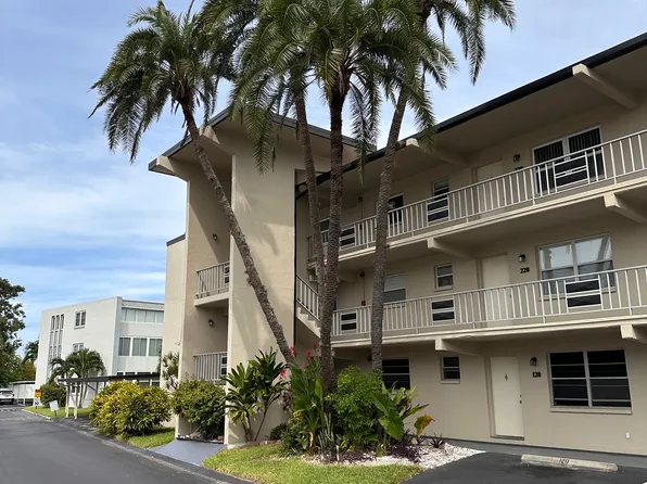 9940 47th Ave N APT 221, Saint Petersburg, FL 33708