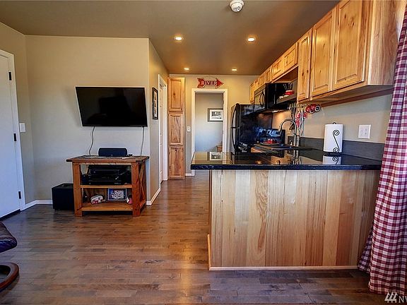 5th image of 14 Brook Trout Ln