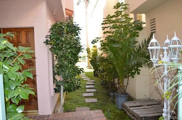 3 bed, 2018 sqft, $6,150 — Photo 2