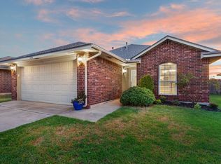 4209 Applegate Dr, Moore, OK 73160