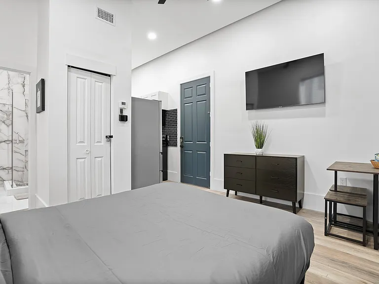 Ybor Luxe Apartments — Photo 34