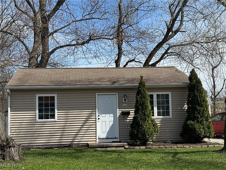 2nd image of 718 Hine Ave