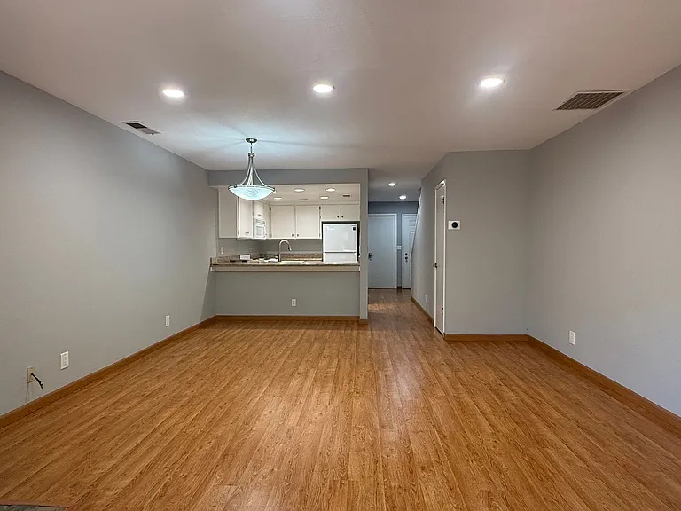 666 W Sunnyoaks Ave — Photo 7