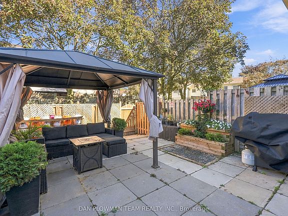 2nd image of 1133 Ritson Rd N #81