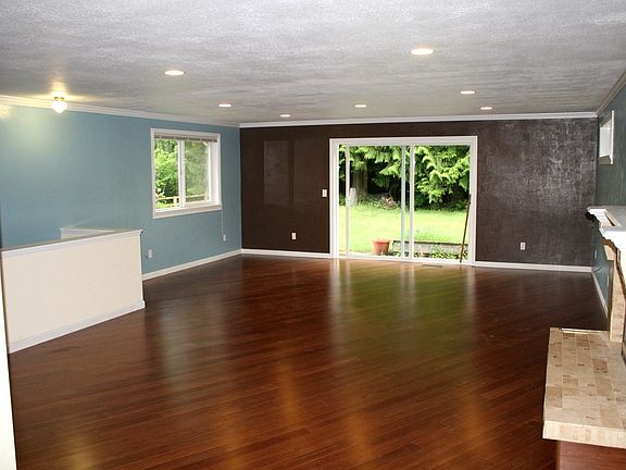 4th image of 2540 Parkwood Dr SE