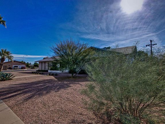 3rd image of 957 E 10th Pl