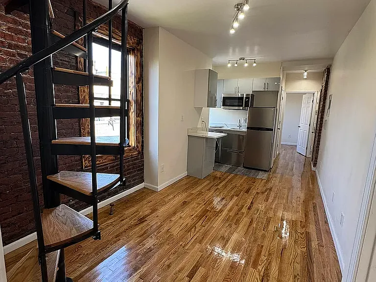 536 E 5th St #21 — Photo 9