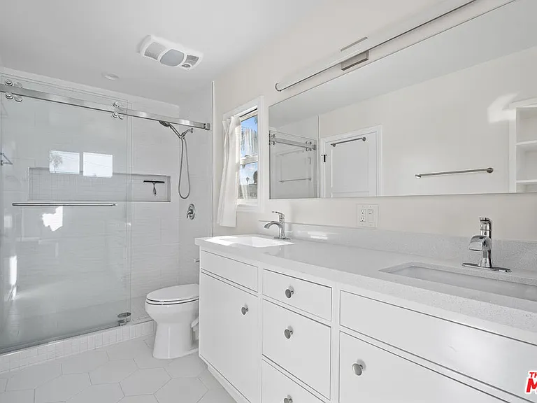 819 Crestmoore Pl — Photo 38