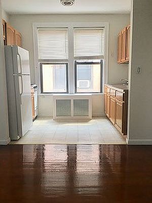 4th image of 32-60 34th St #C