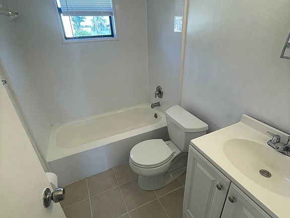 5th image of 2703 NW 13th St #1