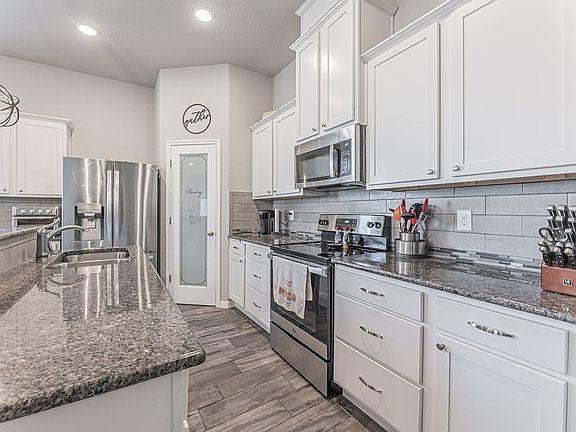 4th image of 810 Earp Dr