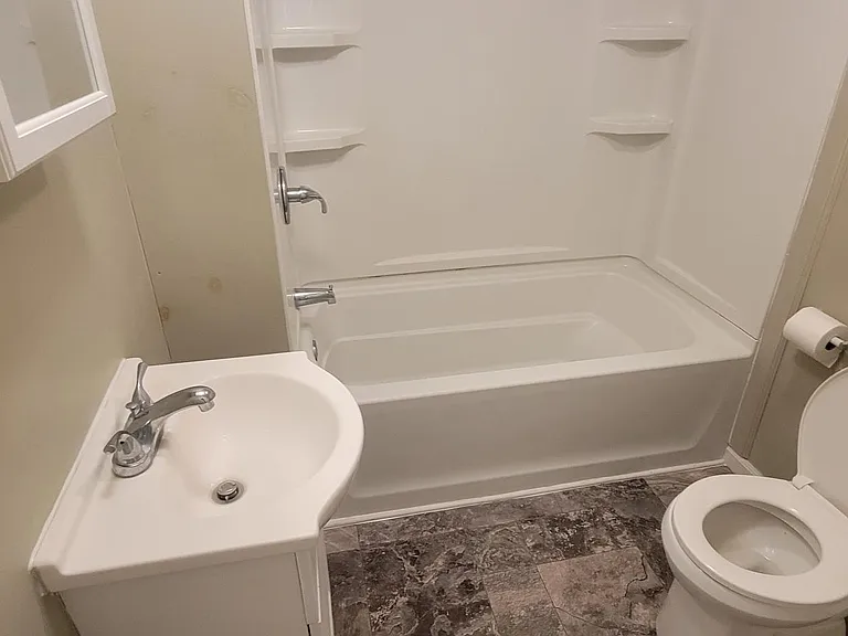1170 Joy Ave — Photo 5