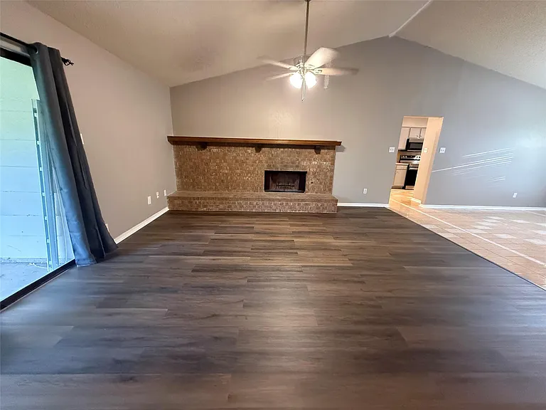 2834 Naples Dr — Photo 6