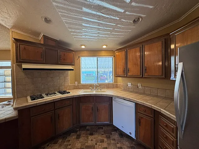 2 bed, 1440 sqft, $2,300 — Photo 2