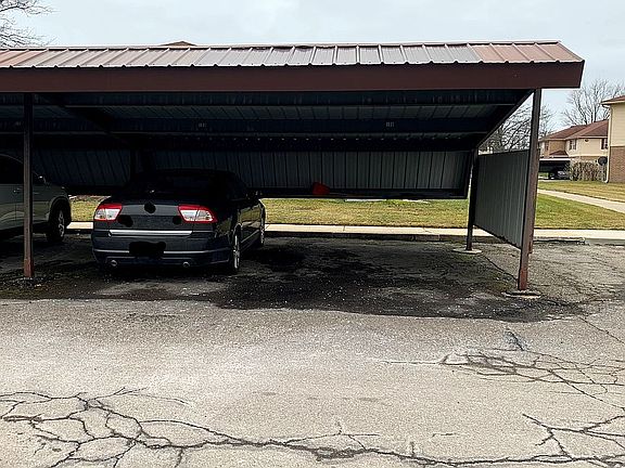 4th image of 61185 Greenwood Dr #1