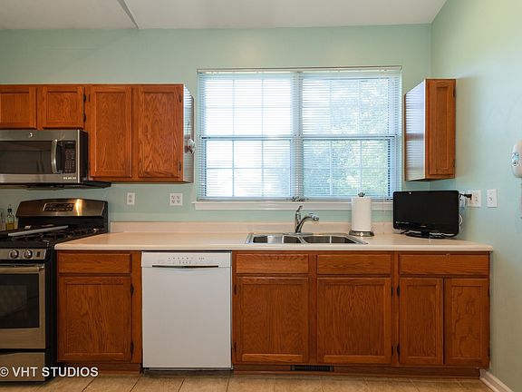4th image of 606 Salem Cir