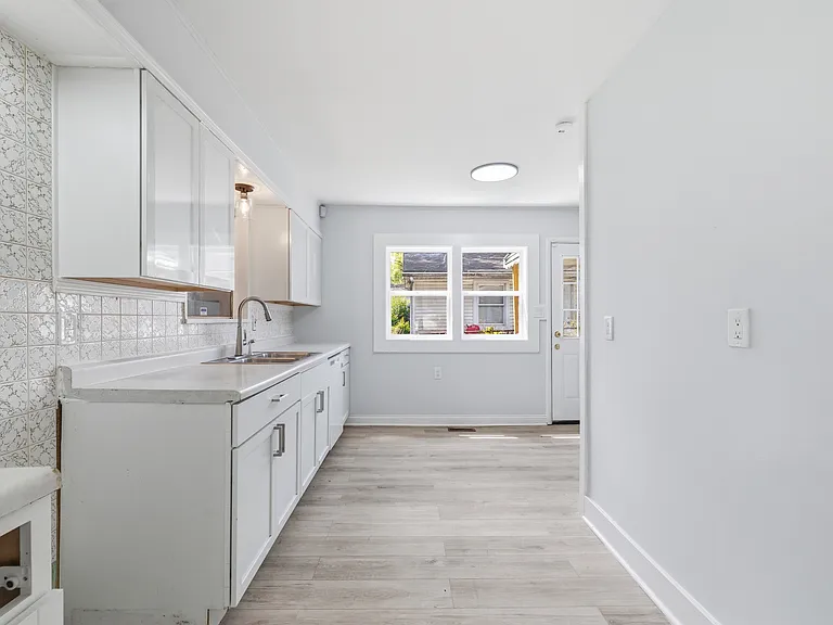 1441 W Lynn Dr — Photo 6
