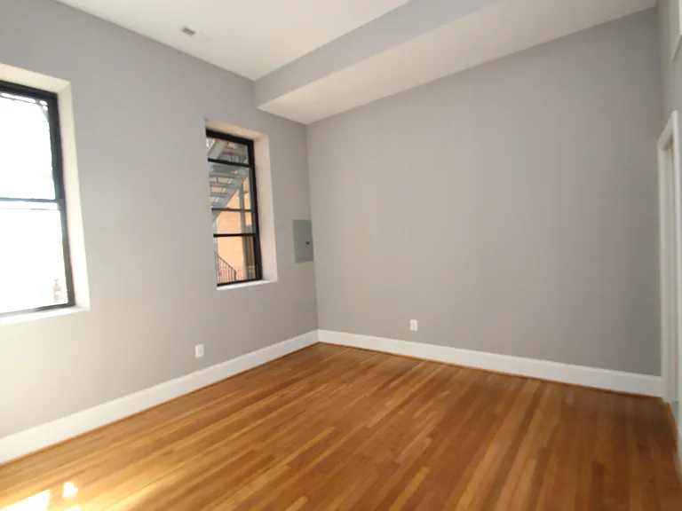 211 W Lanvale St — Photo 11