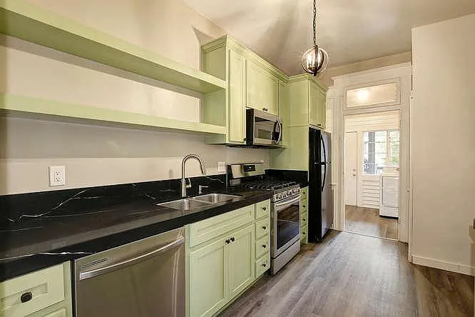 1821 Capitol Ave — Photo 9