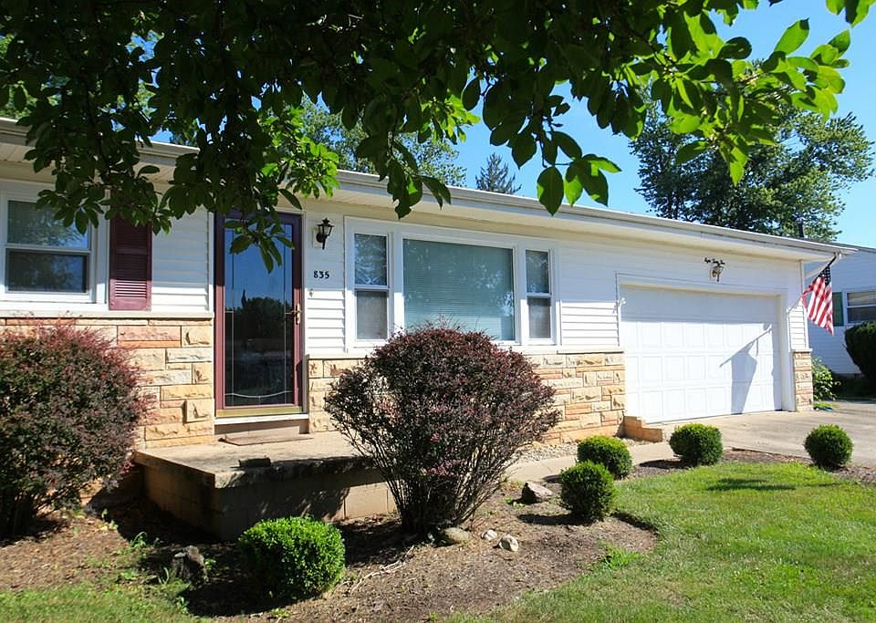 1st image of 835 Evergreen Ln