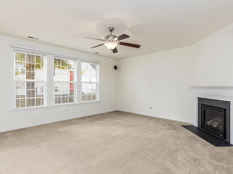 504 Queensbury Ln — Photo 16