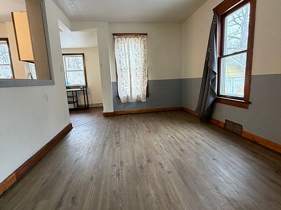 3rd image of 1121 Fairview Ave