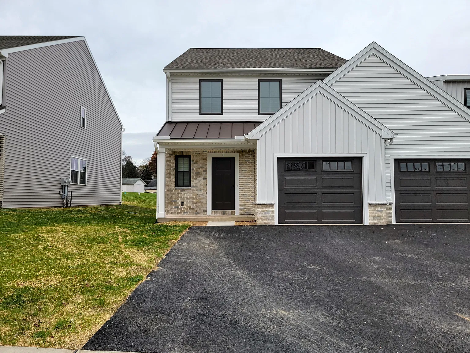 3 bed, 2.5 bath, 1839 sqft, $2,095 — Photo 1