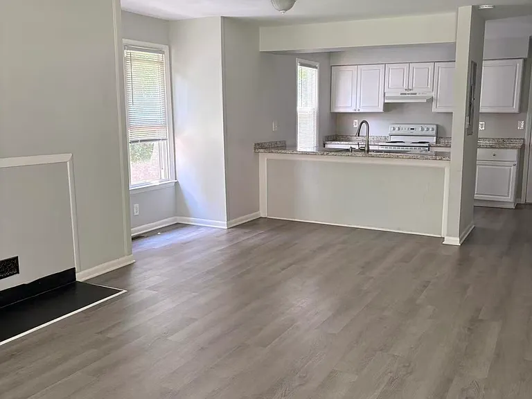 105 Chevis Dr #105 — Photo 3