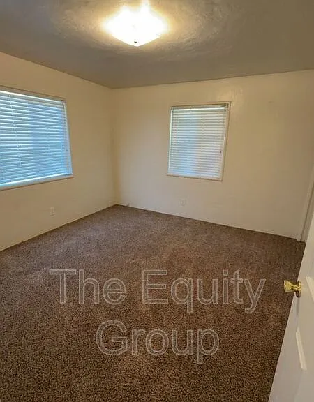 1325 S Crowe St — Photo 8
