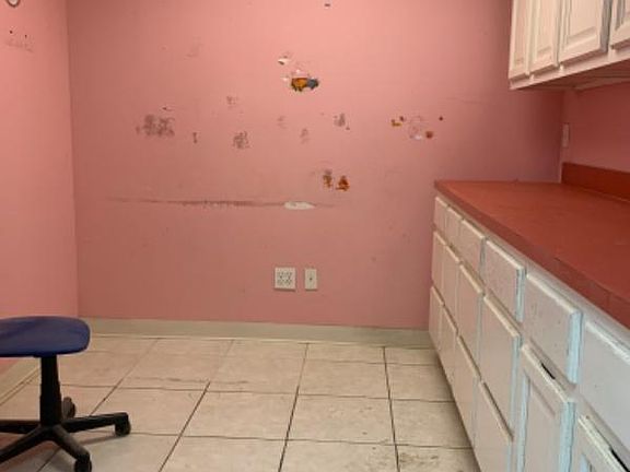 5th image of 7604 Jamaica Ave