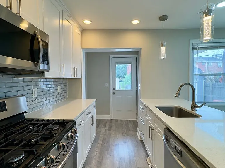 1922 Ewald Ave — Photo 6