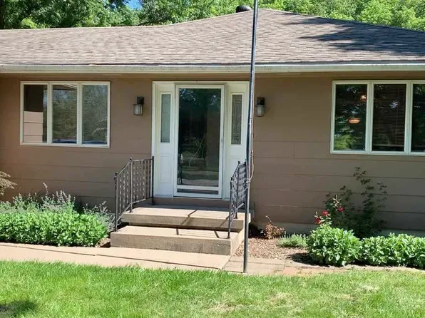 1030 Indiana St, Baldwin City, KS 66006