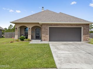 457 Palm Breeze Dr, Ocean Springs, MS 39564