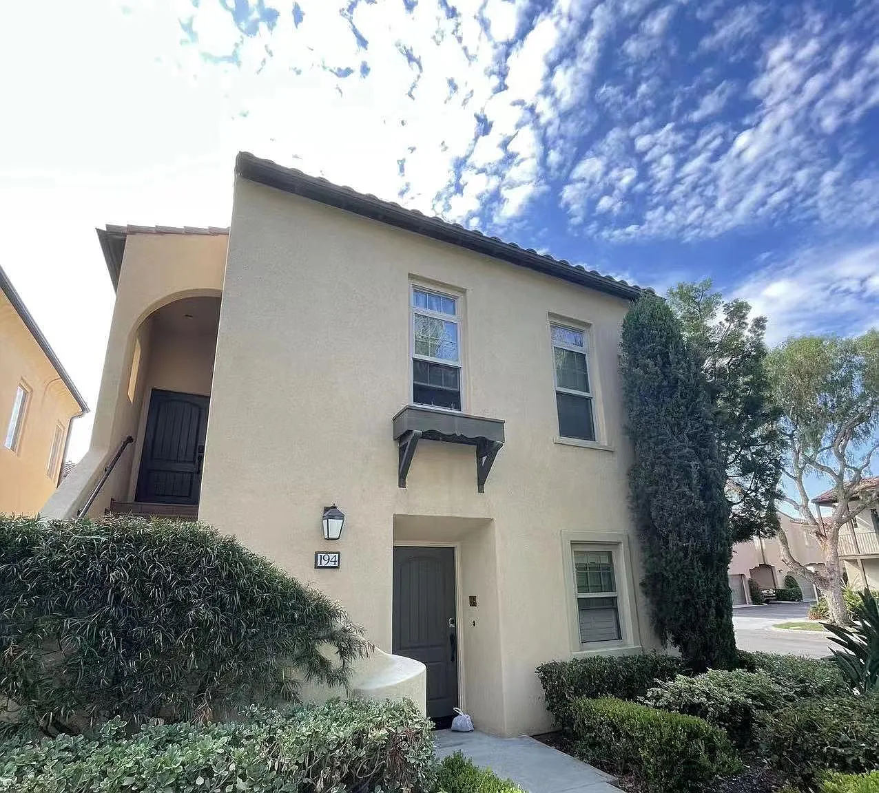 2 bed, 700 sqft, $3,500 — Photo 1