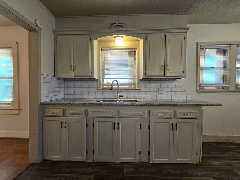 617 N Bonita Ave — Photo 3