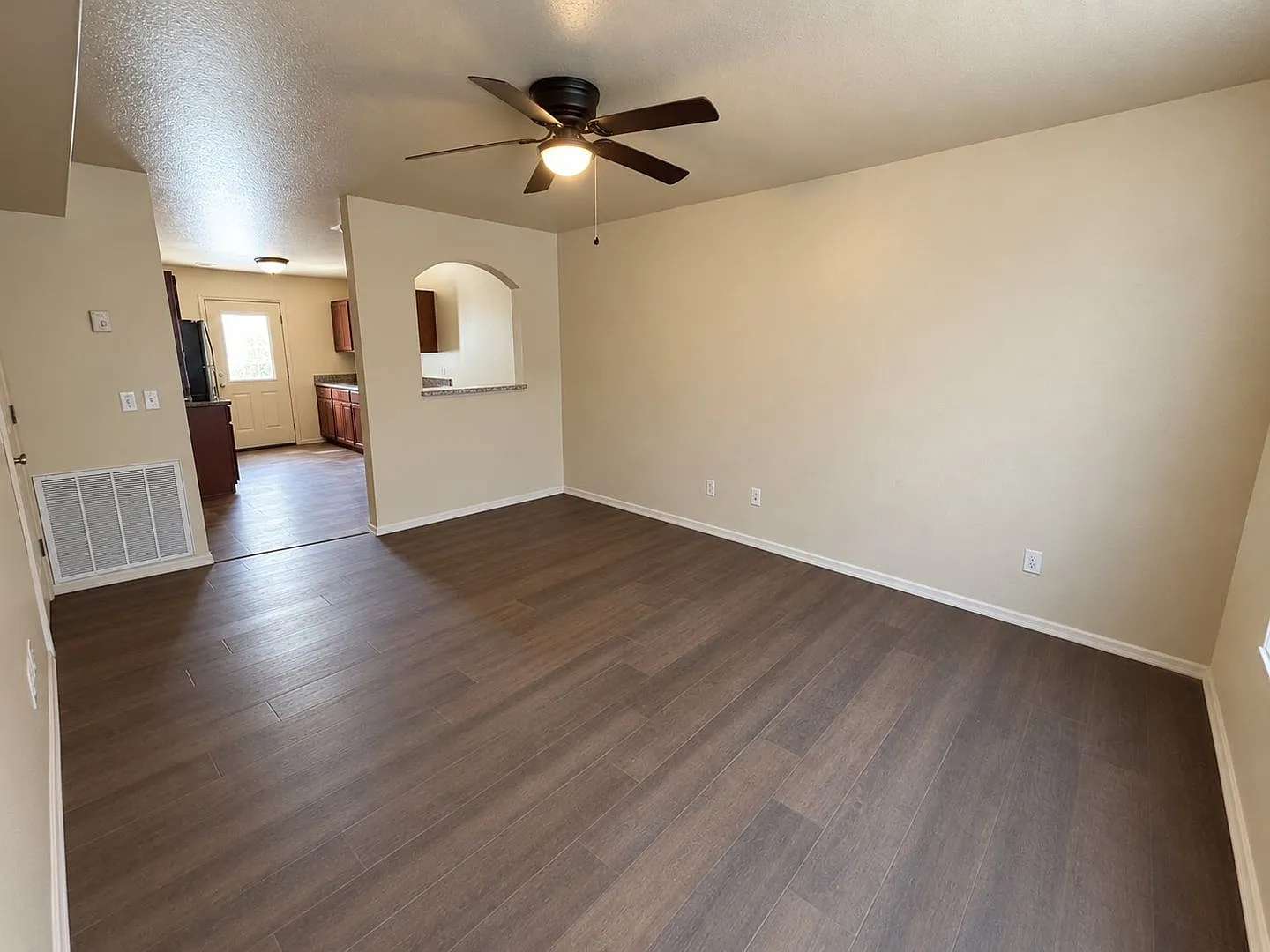 1125 E 9th St Apt A-D — Photo 2