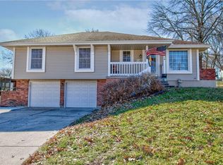 2622 NW London Dr, Blue Springs, MO 64015