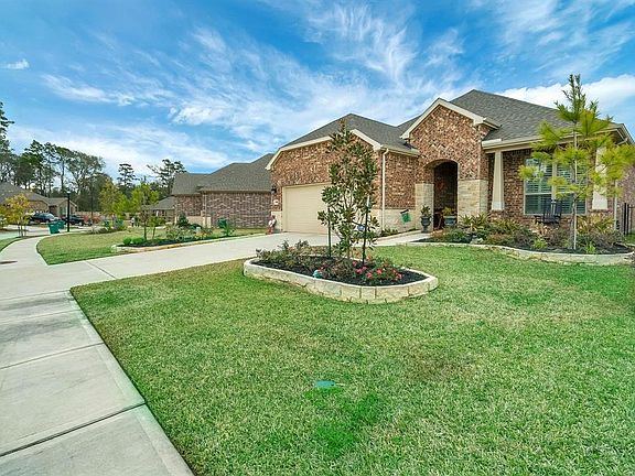 2nd image of 368 Connemara Dr